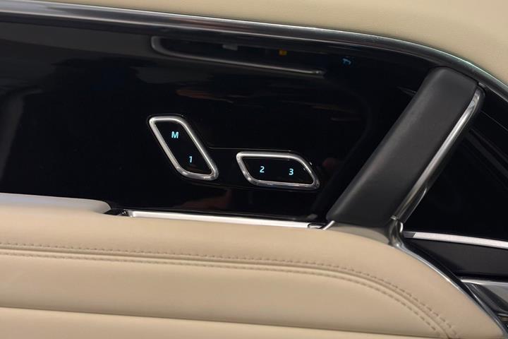 Sort Land Rover Range Rover fra 2023