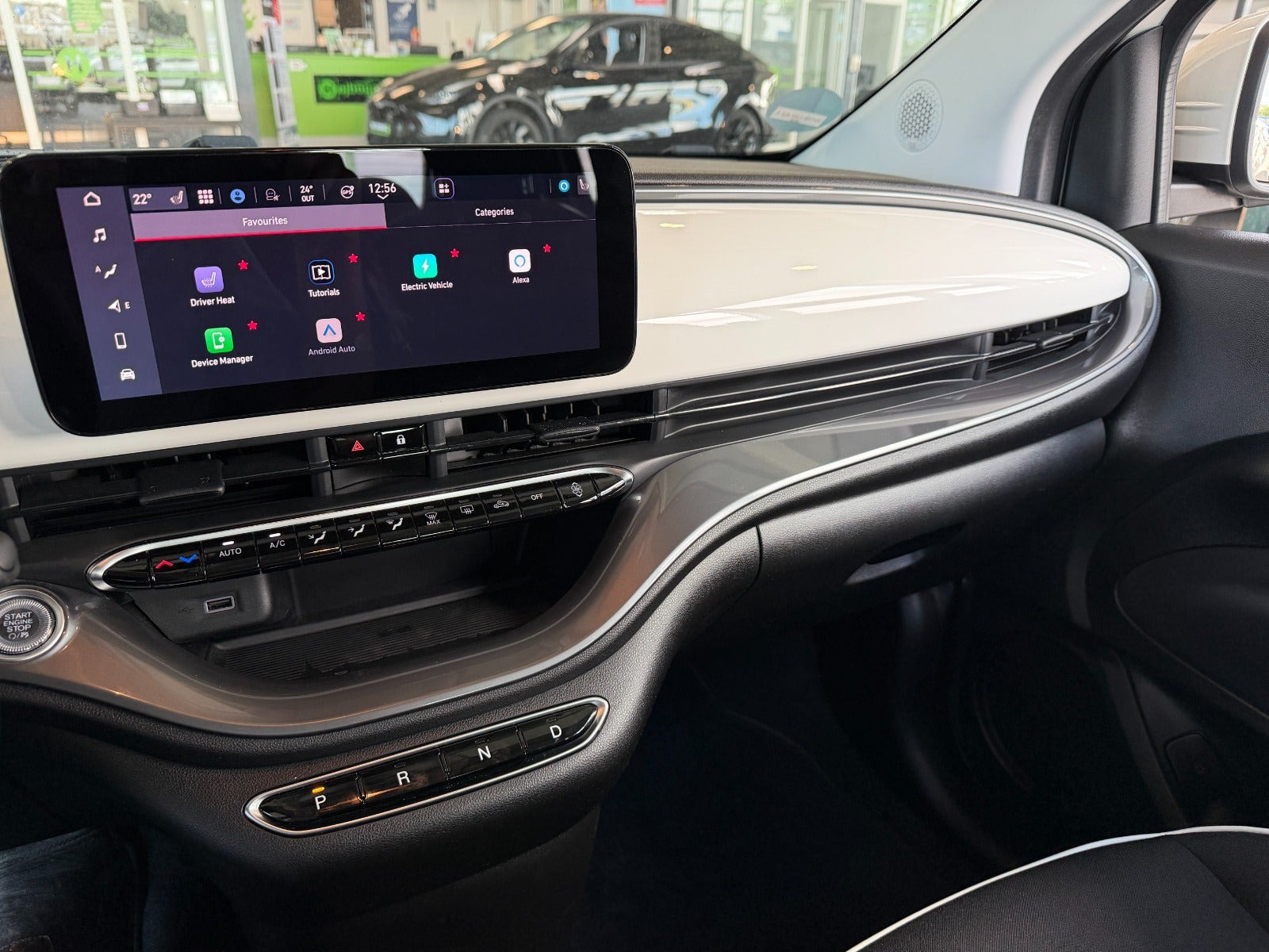 Hvid Fiat 500e fra 2023