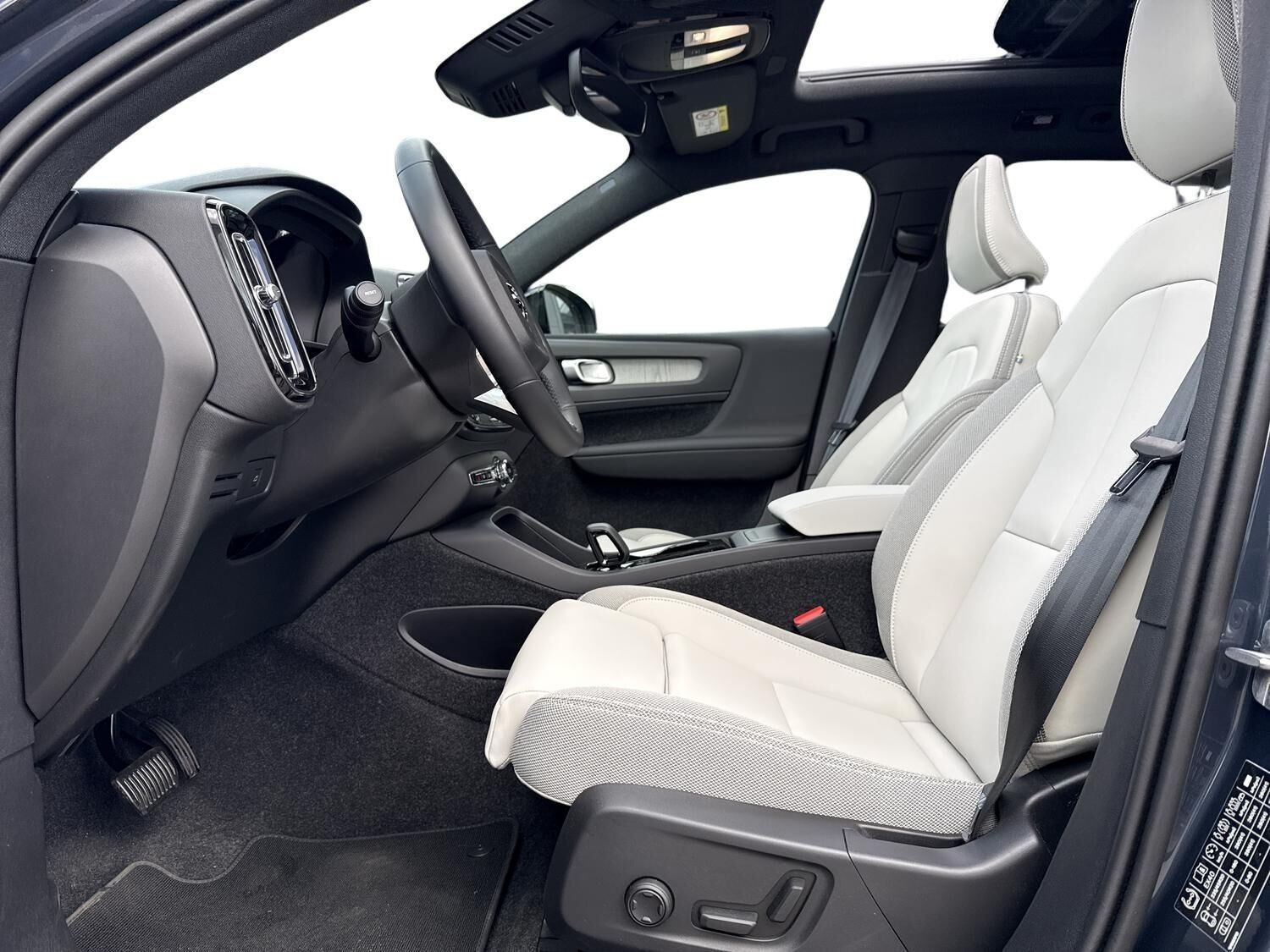 Blå Volvo EX40 fra 2026