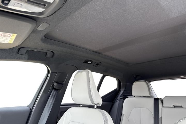 Blå Volvo EX40 fra 2026
