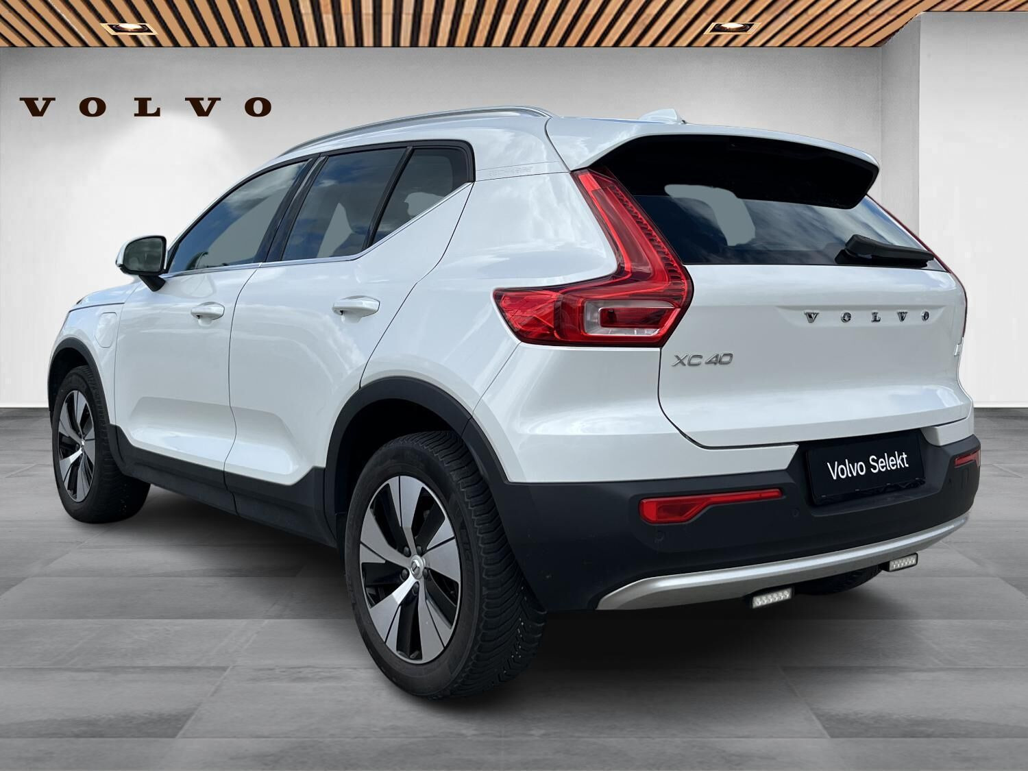 Hvid Volvo XC40 fra 2023