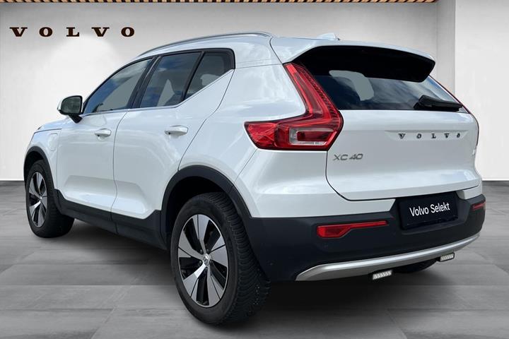 Hvid Volvo XC40 fra 2023