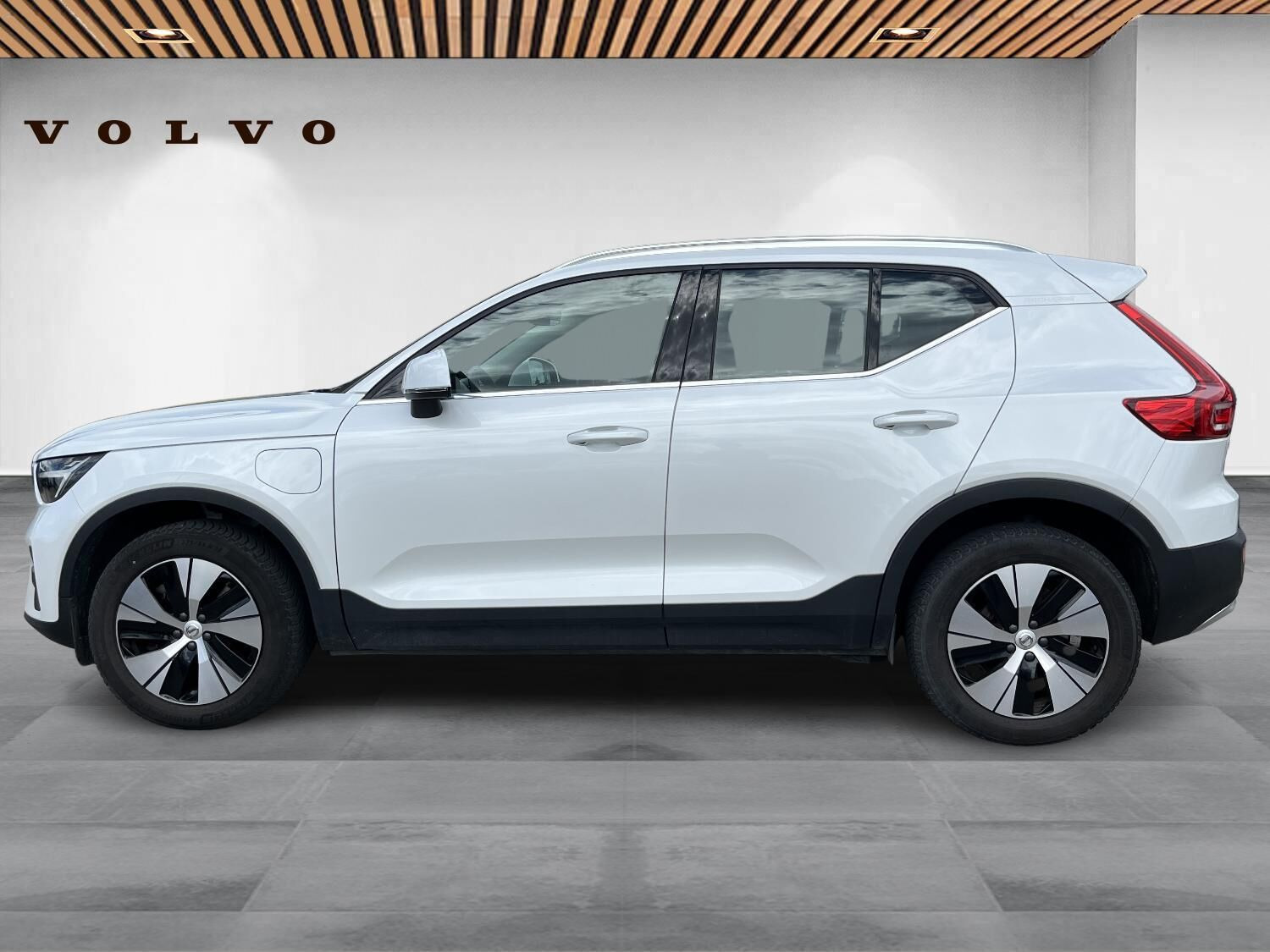 Hvid Volvo XC40 fra 2023