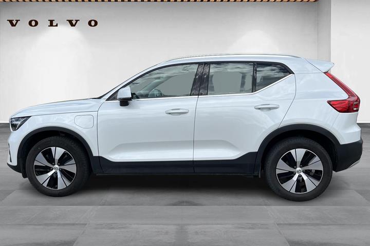 Hvid Volvo XC40 fra 2023