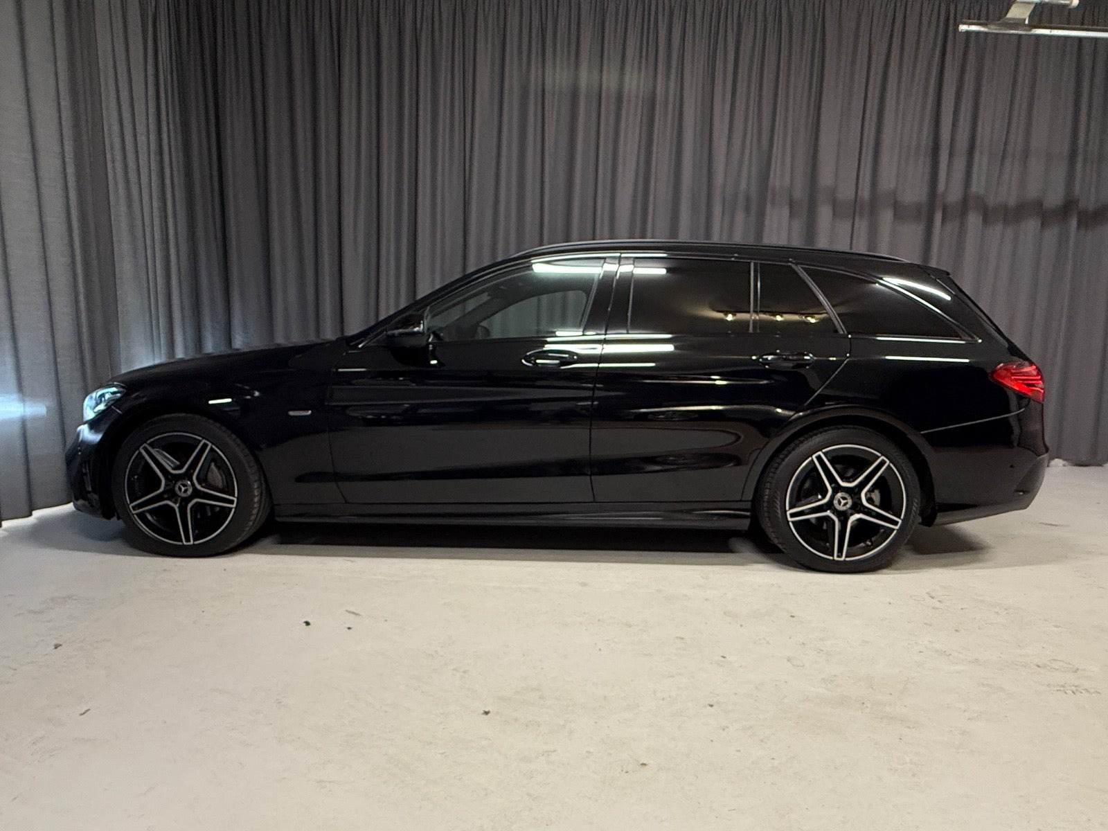 Sort Mercedes C220 d fra 2021