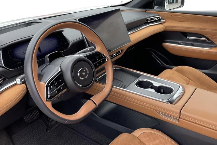 Hvid Mazda 6e fra 2025