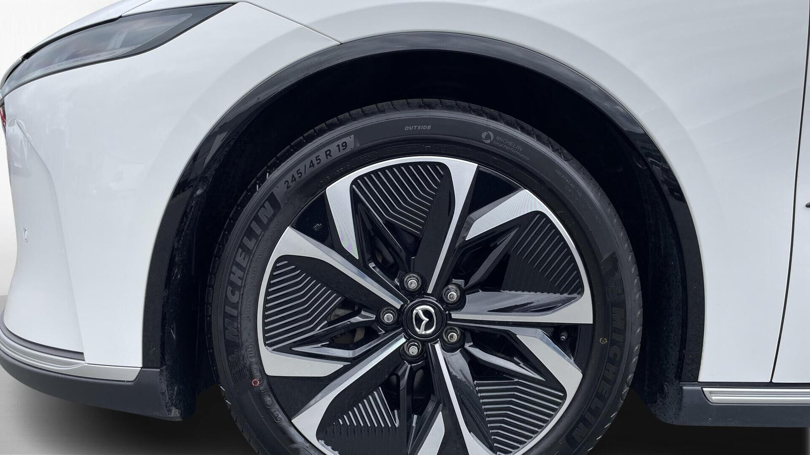Hvid Mazda 6e fra 2025