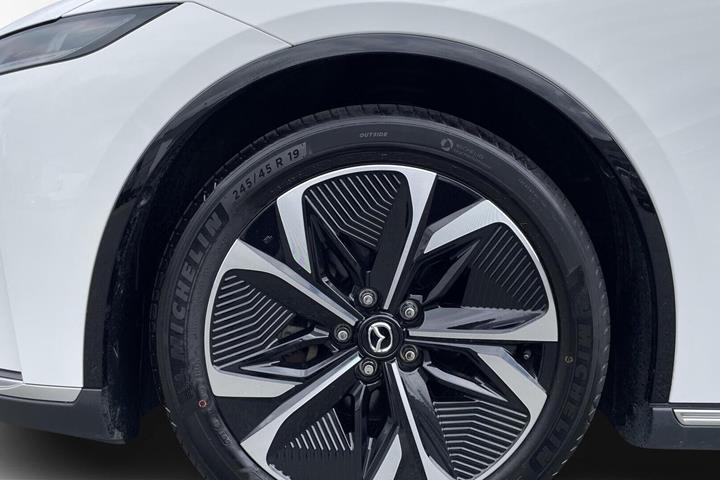 Hvid Mazda 6e fra 2025