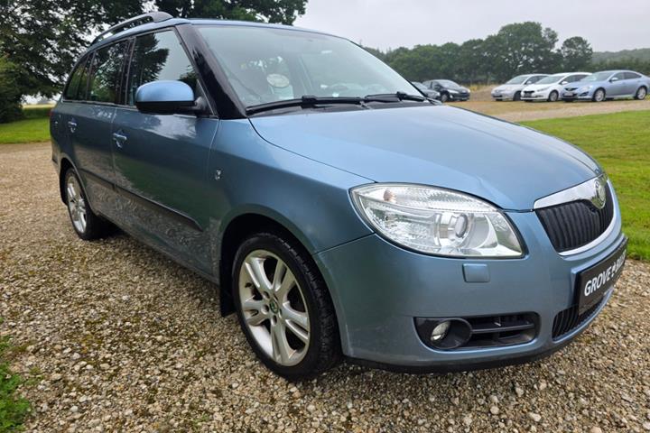 Gul Skoda Fabia fra 2008