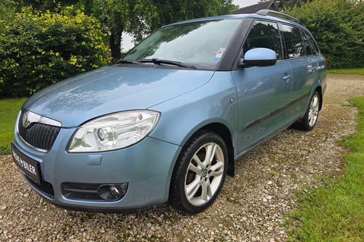 Gul Skoda Fabia fra 2008