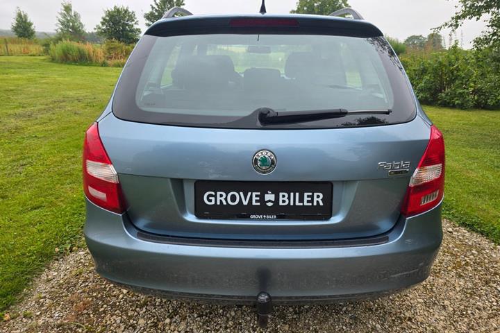 Gul Skoda Fabia fra 2008