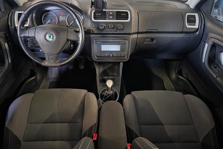 Gul Skoda Fabia fra 2008