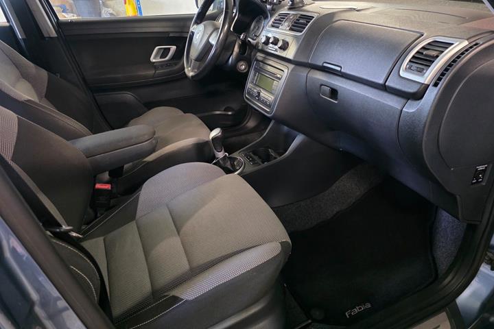 Gul Skoda Fabia fra 2008