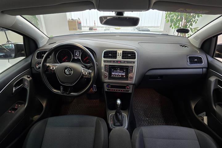 Sort VW Polo fra 2015
