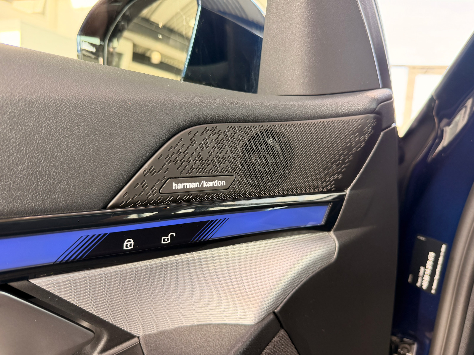 Blå BMW i5 fra 2025