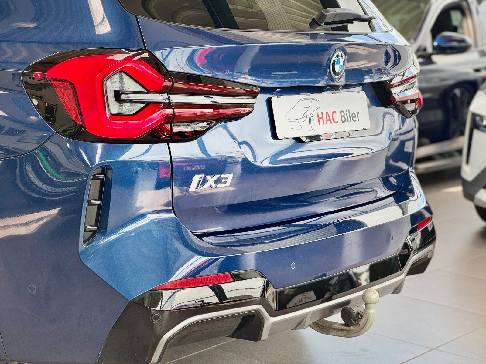 Blå BMW iX3 fra 2024