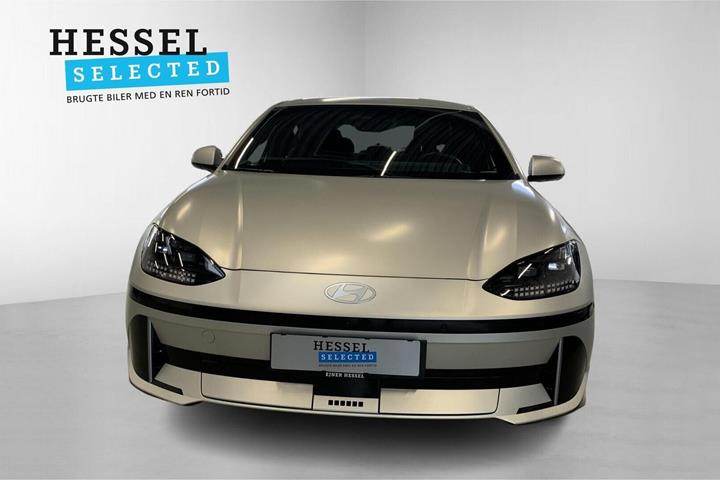 Orange Hyundai Ioniq 6 fra 2023