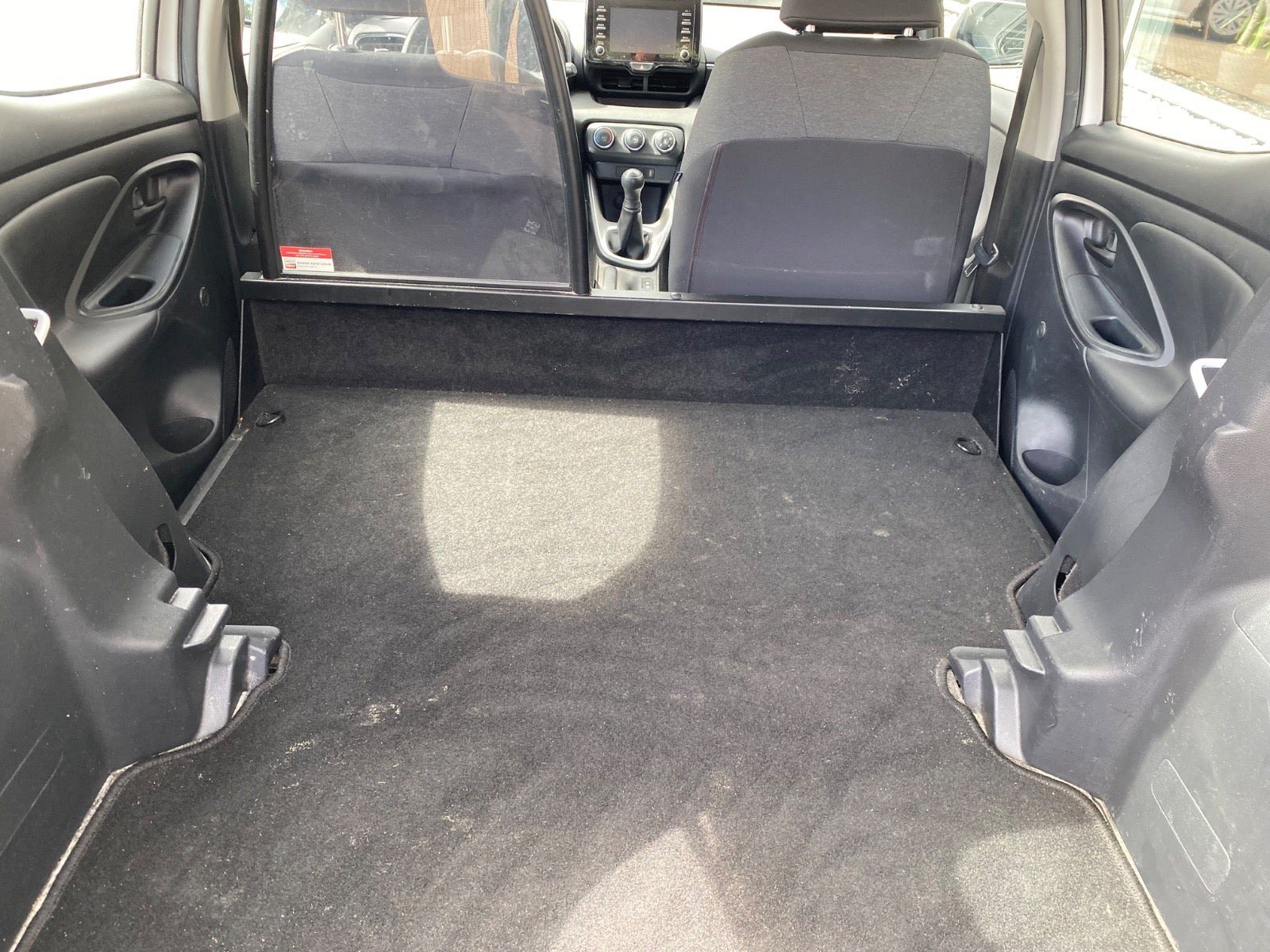 Hvid Toyota Yaris fra 2023