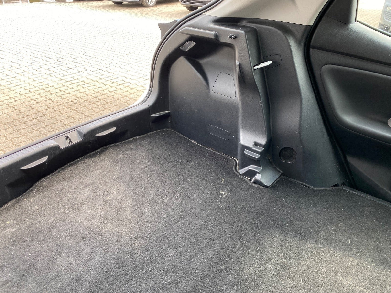 Hvid Toyota Yaris fra 2023