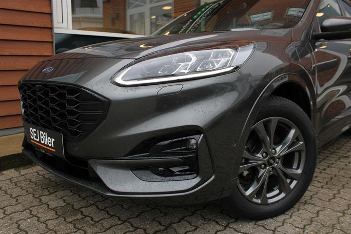Grå Ford Kuga fra 2022