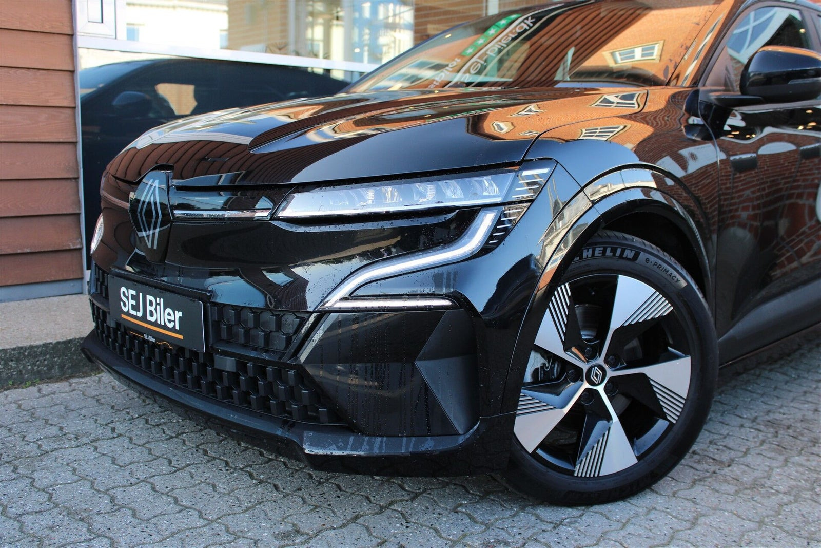 Sort Renault Megane E-Tech fra 2023