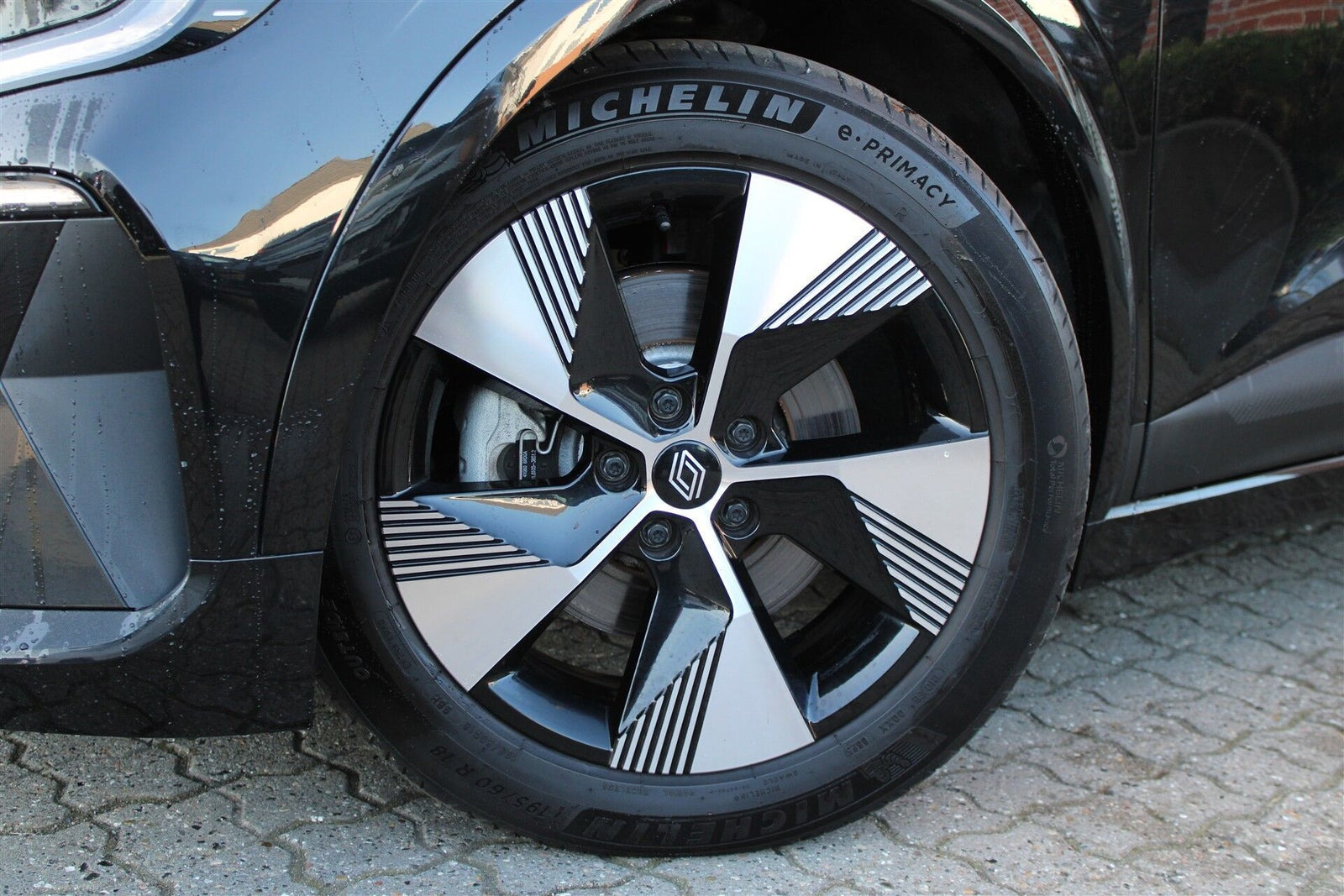 Sort Renault Megane E-Tech fra 2023