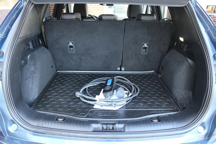 Blå Ford Kuga fra 2023