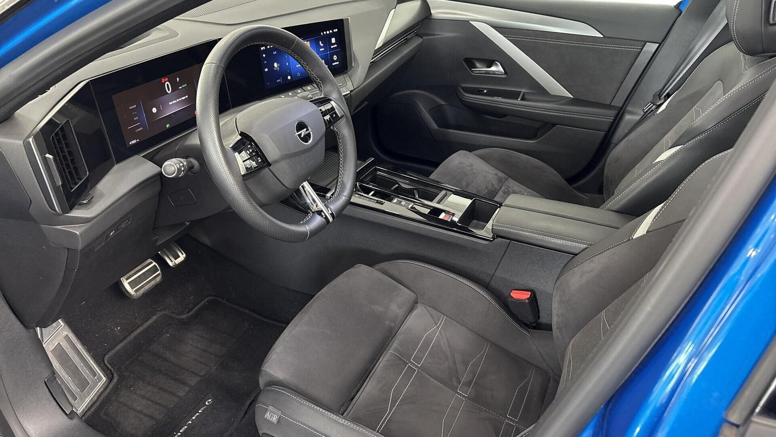 Blå Opel Astra-e fra 2024