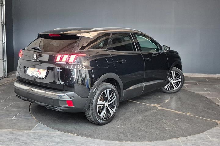 Sort Peugeot 3008 fra 2017