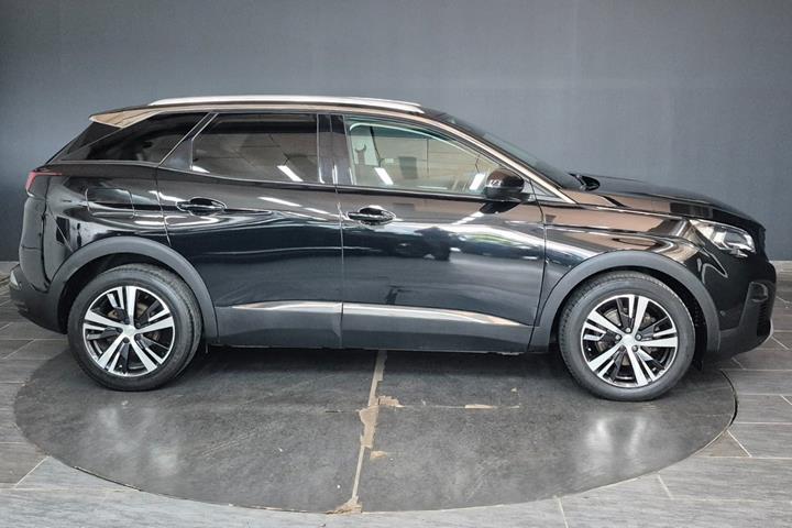 Sort Peugeot 3008 fra 2017