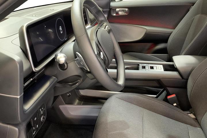 Grå Hyundai Ioniq 6 fra 2023