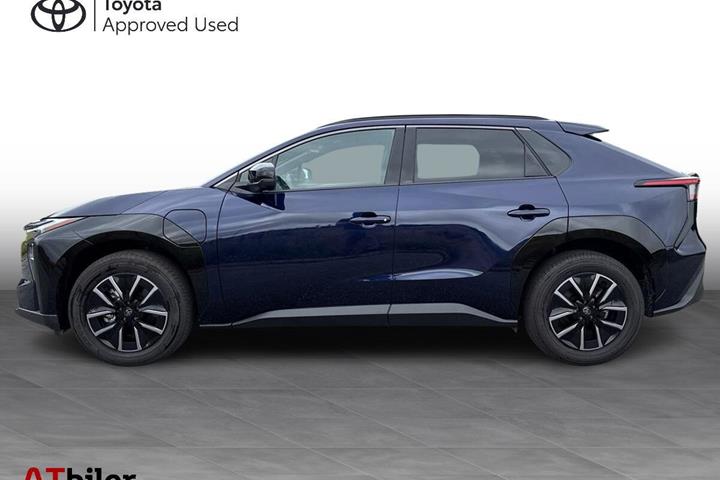 Blå Toyota BZ4X fra 2025