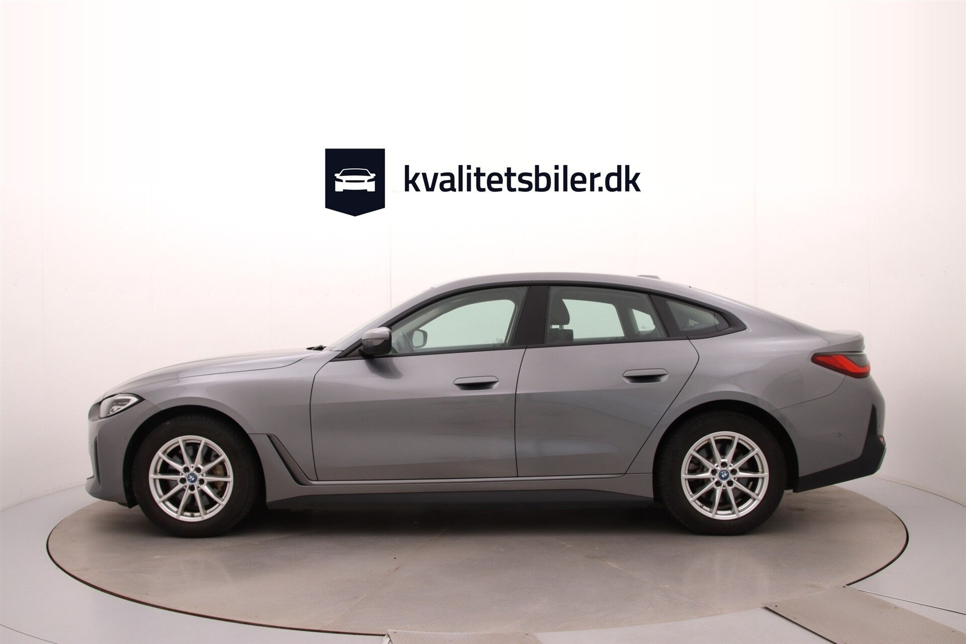 Grå BMW i4 fra 2023