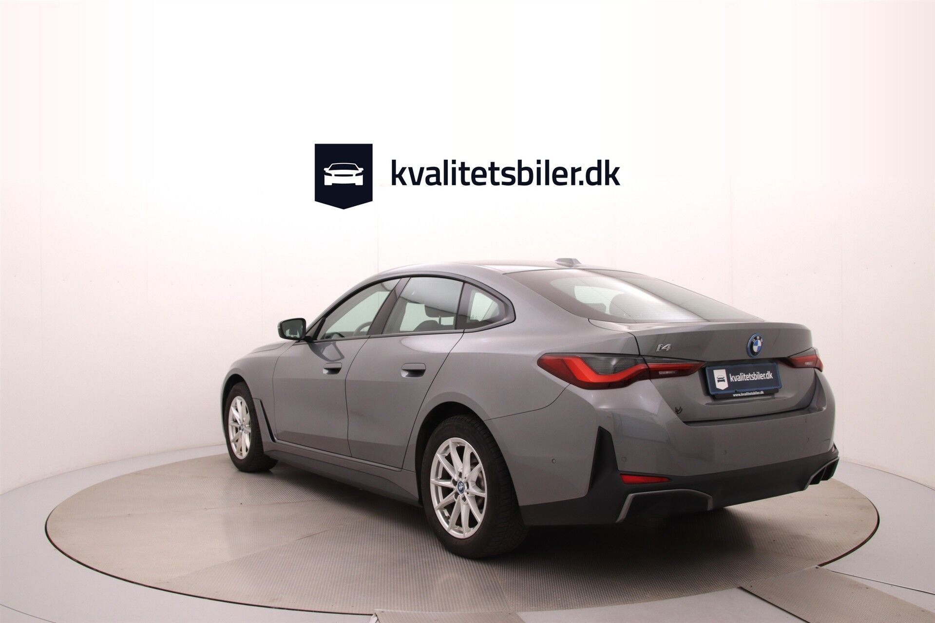 Grå BMW i4 fra 2023