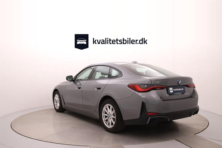 Grå BMW i4 fra 2023