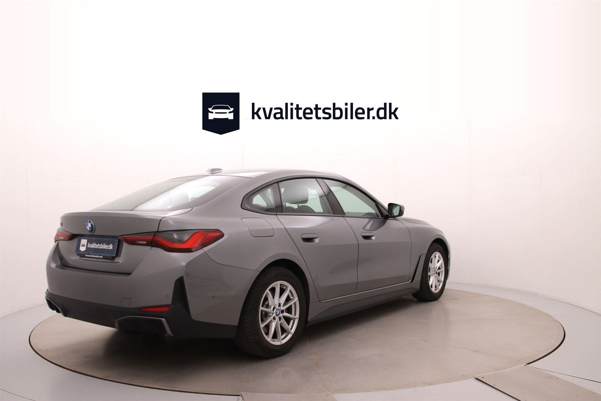 Grå BMW i4 fra 2023