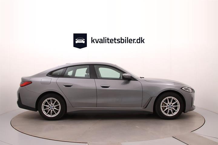 Grå BMW i4 fra 2023