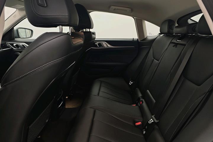 Grå BMW i4 fra 2023