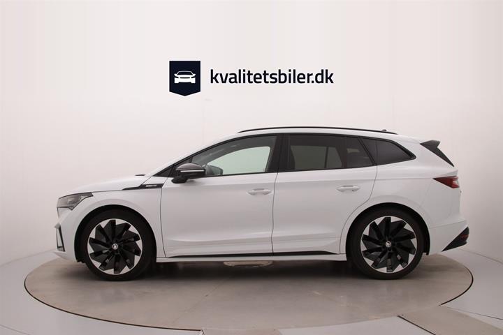 Hvid Skoda Enyaq fra 2022