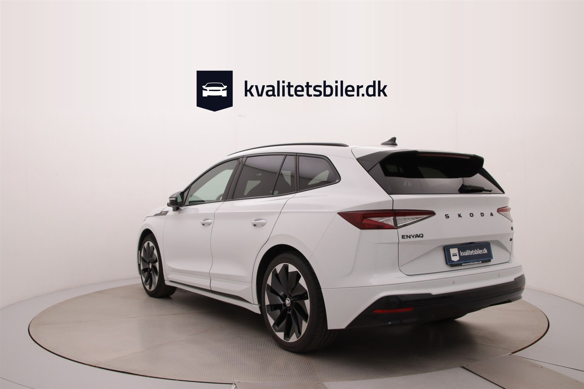 Hvid Skoda Enyaq fra 2022