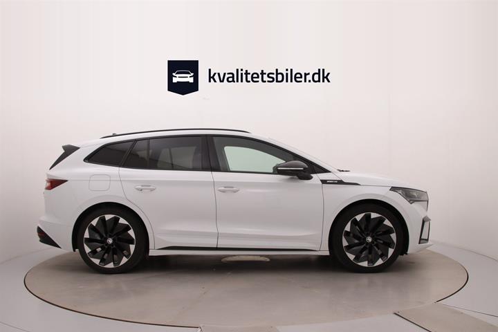 Hvid Skoda Enyaq fra 2022