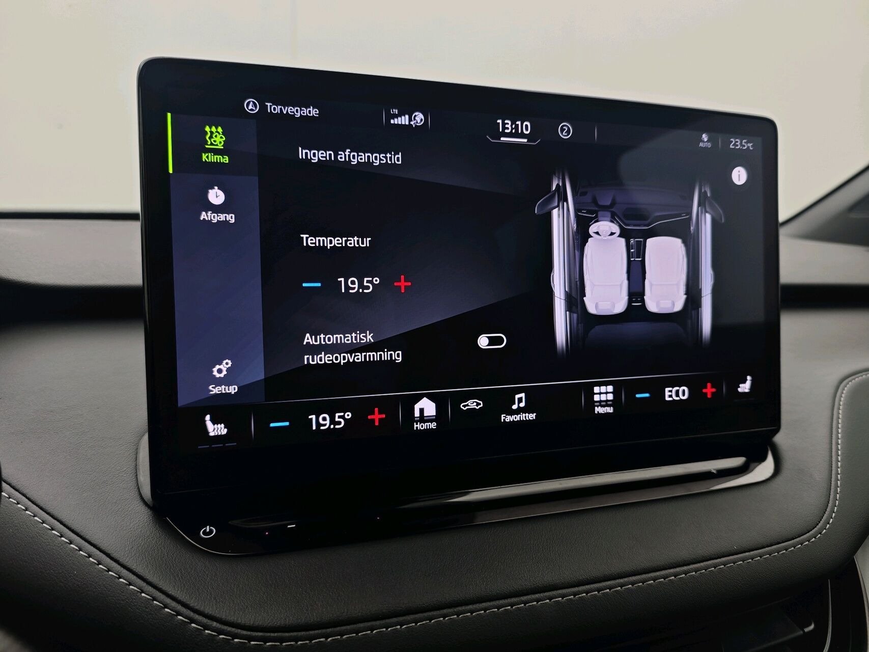 Hvid Skoda Enyaq fra 2022