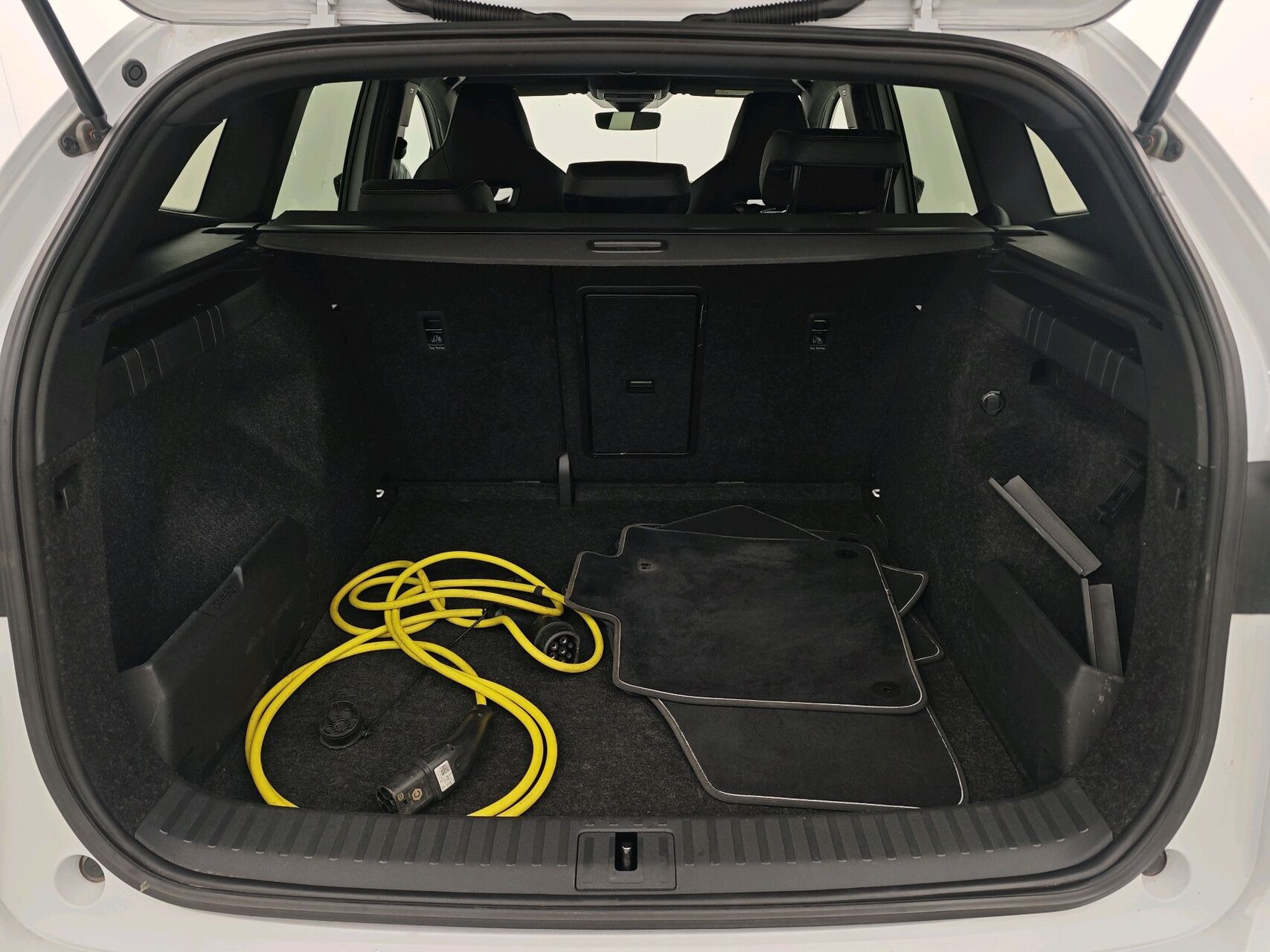 Hvid Skoda Enyaq fra 2022