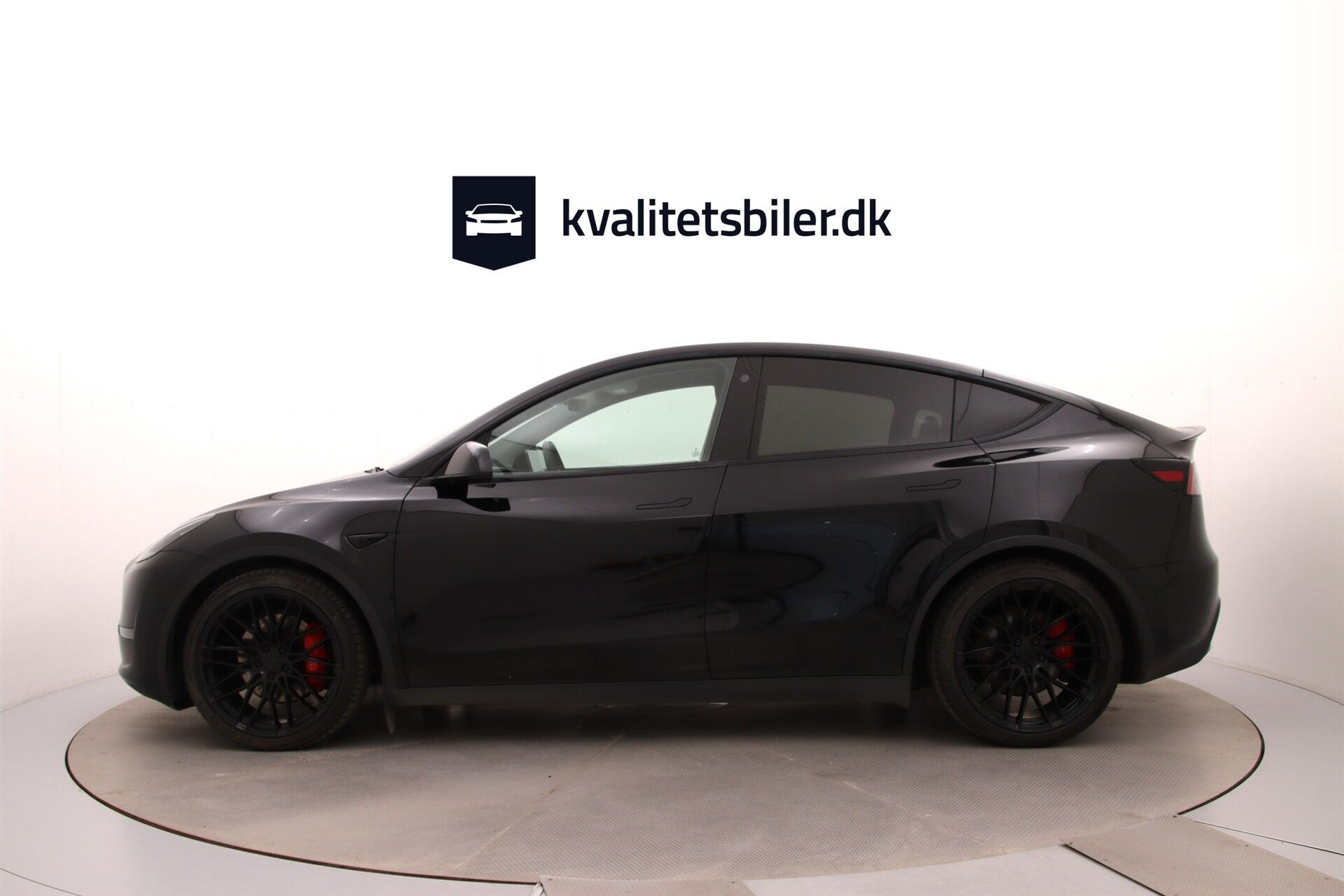Sort Tesla Model Y fra 2022