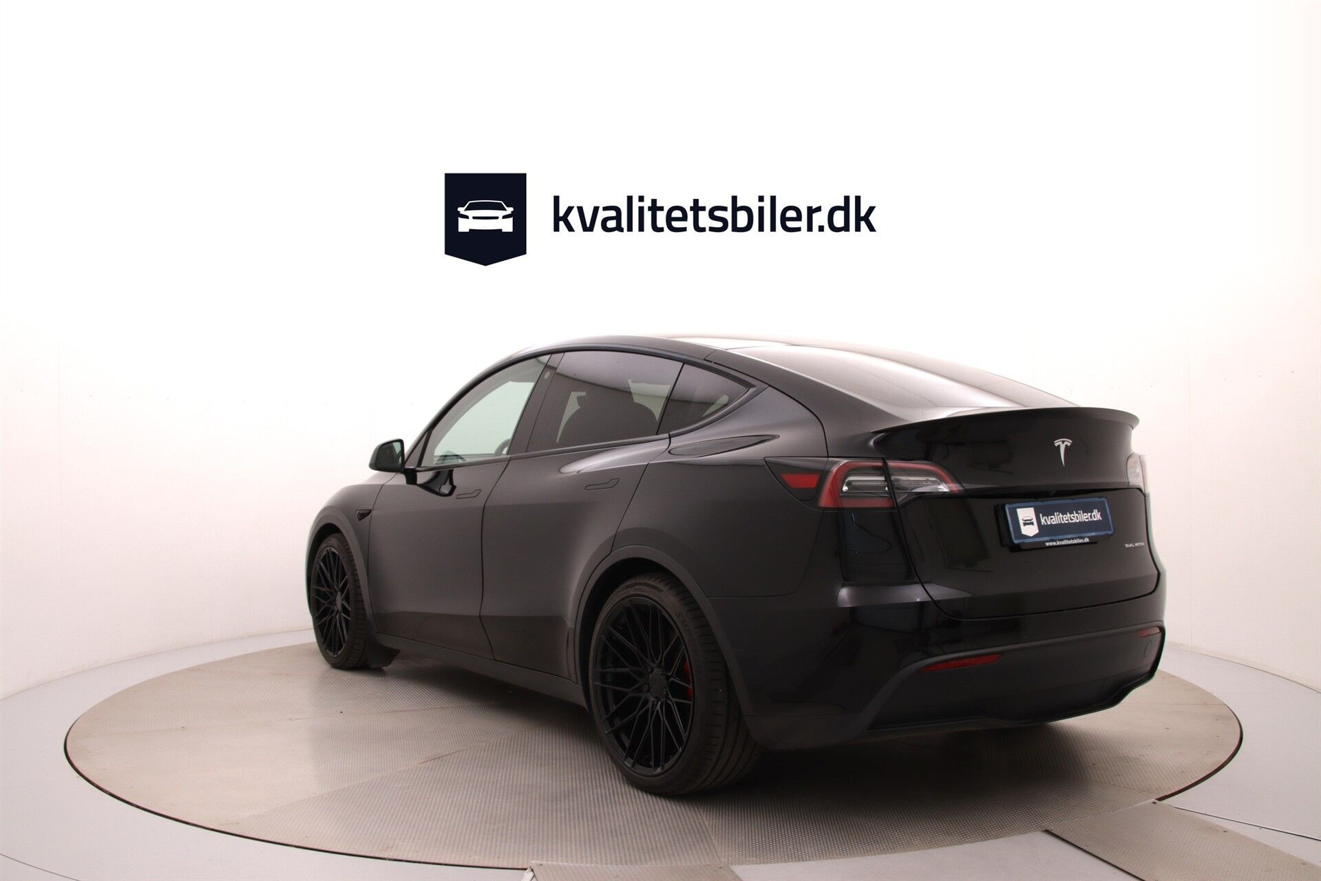 Sort Tesla Model Y fra 2022