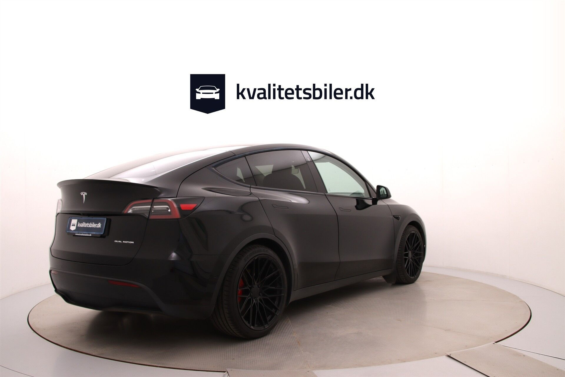 Sort Tesla Model Y fra 2022