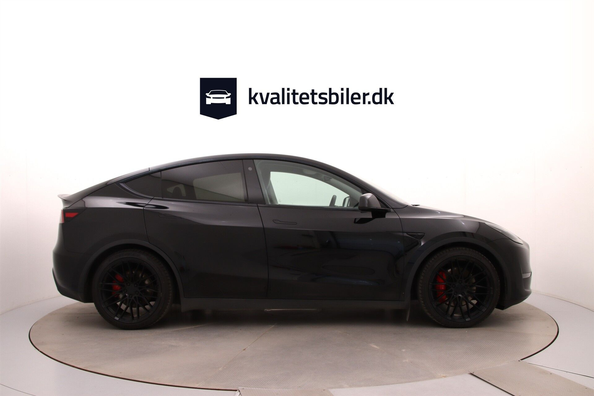 Sort Tesla Model Y fra 2022