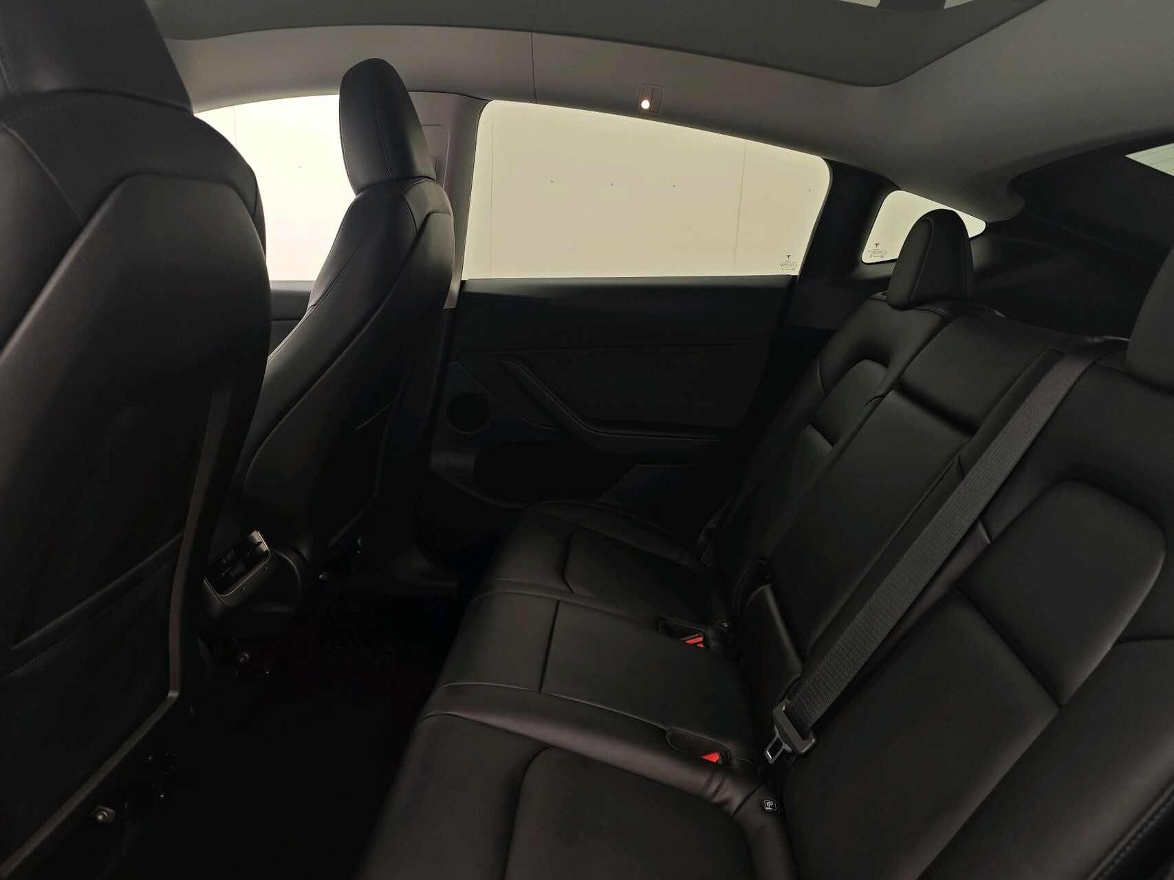 Sort Tesla Model Y fra 2022