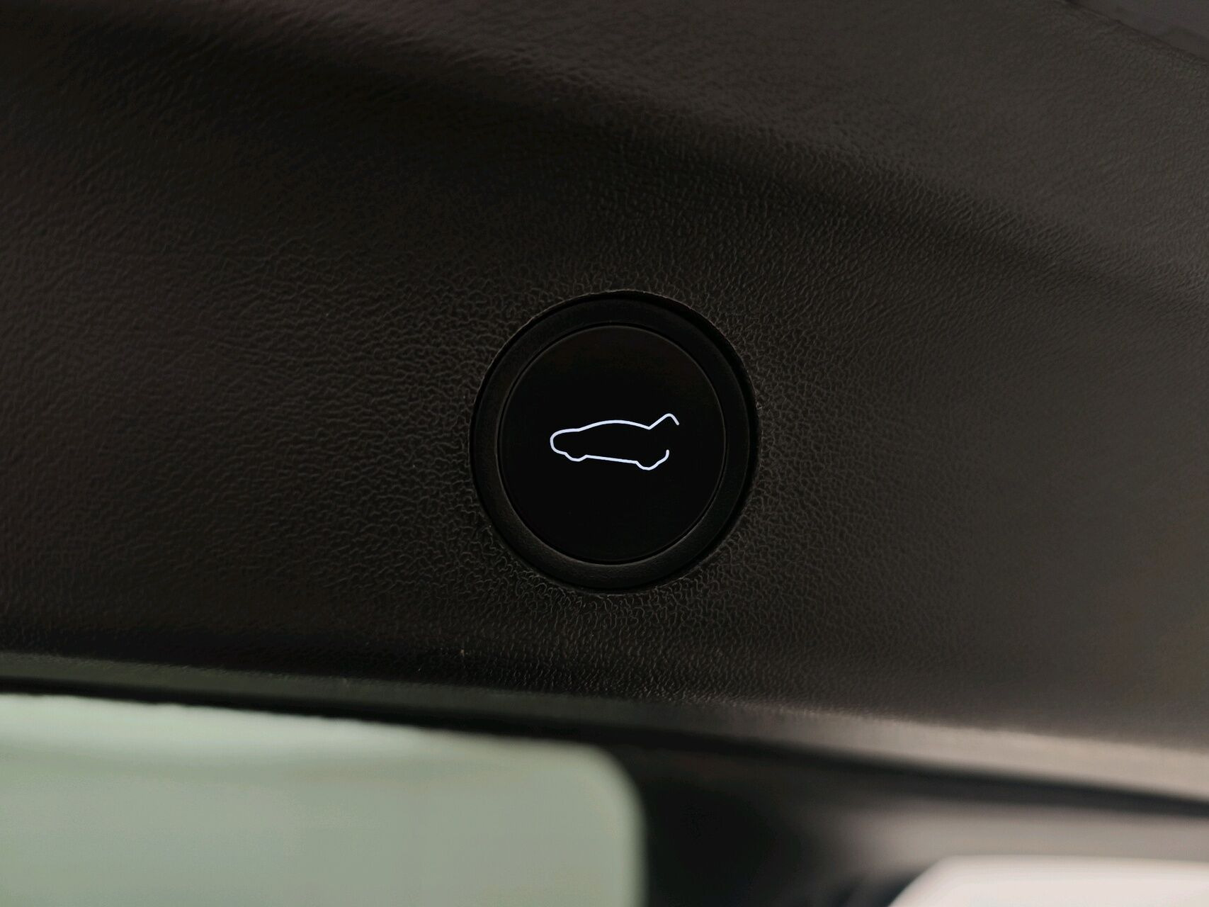 Sort Tesla Model Y fra 2022