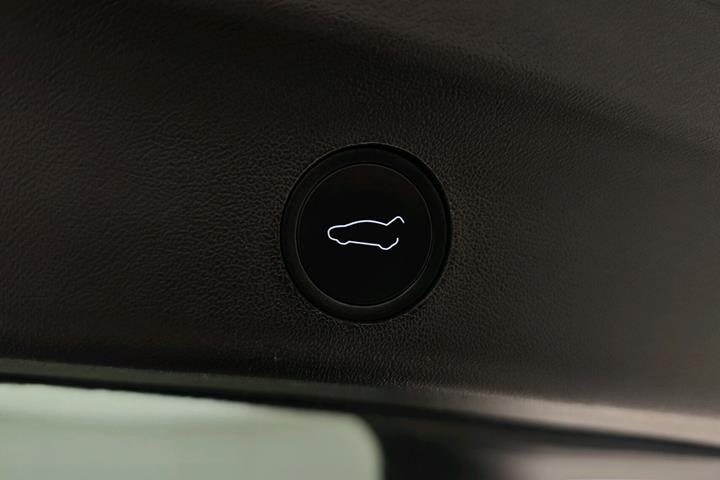 Sort Tesla Model Y fra 2022